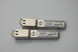 FTLF8521P2BTL สายแพทช์ใยแก้วนำแสงทองแดง Finisar SFP FTLF8521P2BTL สำหรับการสื่อสารด้วยใยแก้วนำแสง ผลิตภัณฑ์ CAT6 จากเซินเจิ้น FTLF8521P2BTL C - Product Image 3