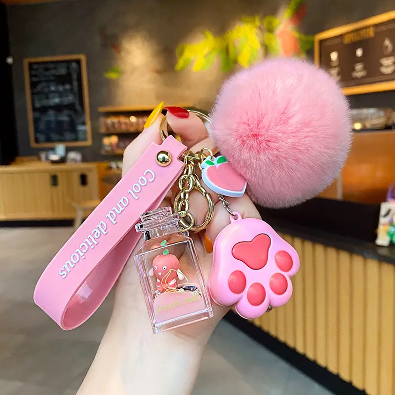 Оптовая продажа, розовый брелок для ключей с изображением девушки из мультфильма в виде молочной бутылки, персика, брелок с милым пушистым мячом, кусачки для ногтей, плюшевый брелок