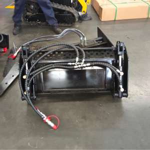 Accessoires pour godets 4 en 1 Capacité du godet 0.12 Charge nominale 110 Kg pour mini chargeuse compacte chargeuse sur chenilles - Product Image 4