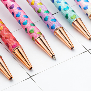 <span class=keywords><strong>ปากกา</strong></span>ลูกลื่นเพชรผงสีทองไล่ระดับ<span class=keywords><strong>สี</strong></span><span class=keywords><strong>ปากกา</strong></span>ลูกลื่นเพชรเม็ดใหญ่รูปหัวใจหรูหรา - Product Image 3