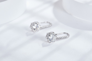 Boucles d'oreilles pendantes en forme de clé, en silicone certifié, de luxe, avec moissanite, plaquées or rhodié, unisexe, pour anniversaire, collection mode - Product Image 5