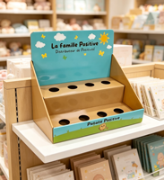 Cadeaux avec logo client, jouets, collations, petit comptoir, boîte de présentation de table