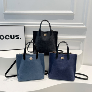 Nouveau Sac Fourre-tout en Jean Grande Taille 2026, Sac Bandoulière Rétro avec Logo Métallique, Sac Seau Zippé en PU Souple Grande Capacité, Mignon et Tendance - Product Image 3