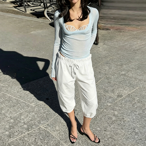 กางเกงคาปรีทรงหลวมสีพื้นแบบพื้นฐานพร้อมเชือกรูดข้อเท้าสไตล์ลำลองแนวสตรีทแวร์ - Product Image 6