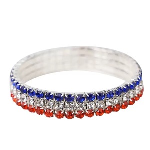 Braccialetto con Bandiera Americana per Donne, Cristalli Strass Rosso Blu Bianco, Regalo Patriottico per il 4 Luglio e Festa dell'Indipendenza - Product Image 1