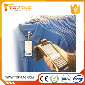 Logo personnalisé RFID Étiquettes et étiquettes d'actifs de vêtement Commande en gros avec impression de codes à barres - Product Image 5