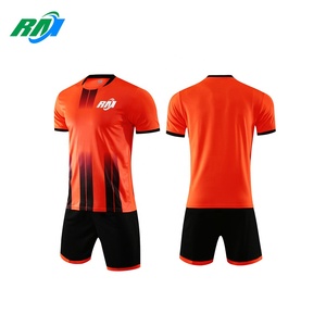 Completo <span class=keywords><strong>da</strong></span> <span class=keywords><strong>Calcio</strong></span> Personalizzato di Alta Qualità, Asciugatura Rapida, Traspirante, con <span class=keywords><strong>Pantaloncini</strong></span>, per Adulti, Stampa a Trasferimento Termico, Set OEM per Allenamento Estivo - Product Image 1