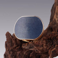 Diffuseur d'arômes pour voiture en cuir rond irrégulier, clip pour grille d'aération, désodorisant de voiture, logo gravé sur mesure, parfum de voiture pour cadeau d'entreprise