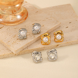 Pendientes de moda con perlas irregulares y circonitas, bisel de aleación de zinc, joyería para fiestas TE6964 - Product Image 1