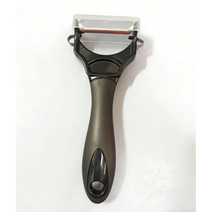 Pelador 3 en 1 de acero inoxidable, éxito de ventas transfronterizo: seguro, eficiente y práctico para cortar, pelar y quitar tallos. - Product Image 1