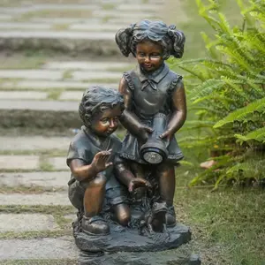 Giardino esterno decorativo a grandezza naturale in metallo bronzo bambini scultura ragazzo e ragazza statue fontana di acqua