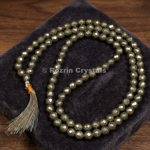 Collier artisanal en perles de pyrite facettées, pierres précieuses polies, thème bouddhiste, forme circulaire, décoration et cadeau pour les fêtes - Product Image 2