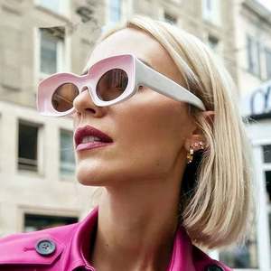 Gafas de Sol Rectangulares Extra Grandes Retro Personalizadas al por Mayor para Hombre y Mujer, Gafas de Sol Cuadradas con Montura Grande en Color Caramelo - Product Image 3