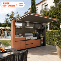 Cuisine extérieure haut de gamme avec auvent LED motorisé, cuisine extérieure en acier inoxydable, fumoir pour villa au bord de la piscine