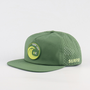 หมวกแก็ปยางแบบติดด้านหลัง5แผงหมวกแก็ปหมวกแก็ปแบบแบนมีรูพรุนสำหรับกอล์ฟกันน้ำมีโลโก้ด้านข้างแบบออกแบบได้ตามต้องการ - Product Image 1