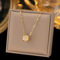 Elegante Collar de Moda con Colgante de Corazón de Mariposa y Tulipán en Acero Inoxidable Chapado en Oro de 18K Que No Se Deslustra, para Mujer
