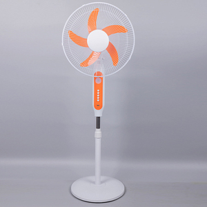 Ventilateur sur pied à hauteur réglable, oscillant, télécommande, 5 pales, moteur AC 12W, plastique, refroidisseur d'air pour garage, classe d'efficacité énergétique - Product Image 1