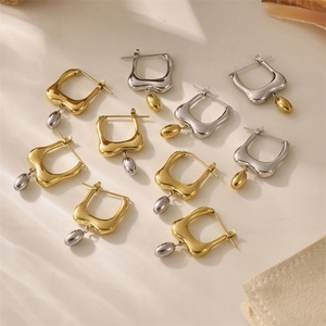 Boucles d'oreilles créoles hypoallergéniques personnalisées en acier inoxydable plaqué or 18 carats, tendance, unisexe, pour tous les jours et les soirées - Product Image 2