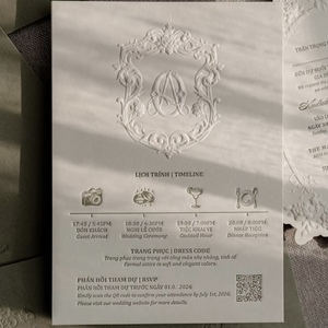 การ์ดอวยพรงานแต่งงานแบบนูนลายพิเศษ พิมพ์ตัวอักษรแบบ Letterpress บนกระดาษออฟเซ็ตและกระดาษแข็ง พร้อมข้อความเกี่ยวกับชุดแต่งงาน ตารางเวลา และแบบตอบรับ (RSVP) - Product Image 1