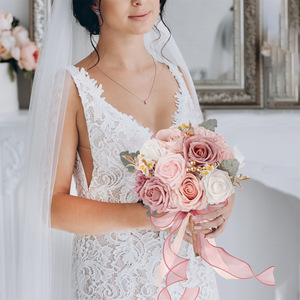 Ramo de Novia Rosa Polvoriento con Margaritas y Eucalipto, Flores Artificiales Hechas a Mano para Bodas, Novias, Damas de Honor y Sesiones de Fotos - Product Image 1