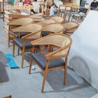 Vente en gros de chaises OEM et table basse pour le jardin, meubles de salle à manger, chaise de café, canapé en cuir, siège de stand