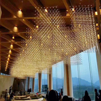 Lustre suspendu rectangulaire personnalisé pour salle de banquet, grand lustre en forme de cube étoilé pour hall d'hôtel et projets de mariage