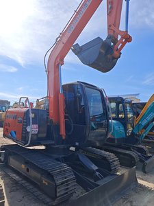 Excavadora usada de alto rendimiento Hitachi ZX70 de 7 toneladas, miniexcavadora de cadenas usada con pocas horas de trabajo, en stock. - Product Image 2