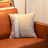 Housse de coussin carrée Innermor en macramé de coton de luxe style bohème, avec pompons touffetés, pour usage hôtelier, vente en gros, décoration intérieure