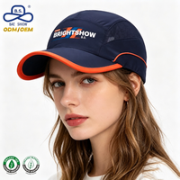 Casquette de course à séchage rapide personnalisée Brightshow avec logo imprimé, bord incurvé bleu marine et orange, maille respirante pour les sports de plein air