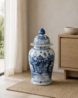 Grand vase en porcelaine bleu et blanc peint à la main avec des motifs traditionnels de fleurs et d'oiseaux, ornement décoratif pour la maison