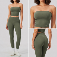 Ensemble deux pièces streetwear et yoga pour femme : Haut bandeau sans bretelles et short bermuda plissé taille haute, toucher brossé