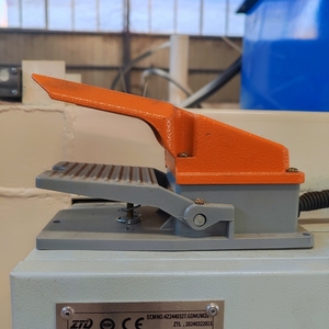 Machine de démontage automatisée de panneaux solaires à conception avancée pour le décapage de cadres de photovoltaïque intégré au bâtiment - Product Image 2