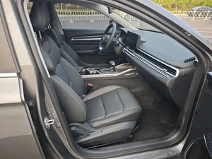 Entrega Rápida Emgrand 2023-2026 Versión Básica 1.5L Transmisión Automática Emisión Euro VI Volante a la Izquierda Asientos de Cuero - Product Image 6