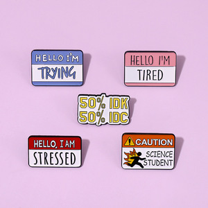 Xin chào i'm tuyệt vời Trâm tùy chỉnh tên của tôi là rắc rối tốt hơn so với bạn ve áo huy hiệu hộp thoại hài hước khẩu hiệu mềm men pins - Product Image 2