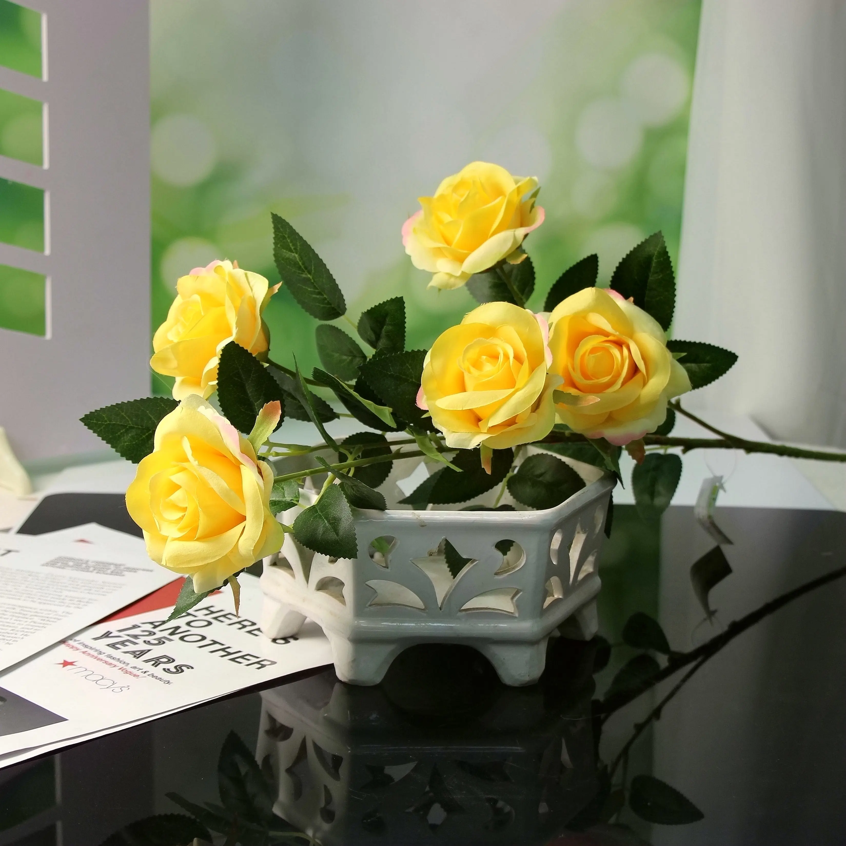 סיטונאי מפעל בתפזורת באיכות גבוהה ורדים בודדים מלאכותיים פרח אדום לבן מותאם אישית ורד פרחים דקורטיביים