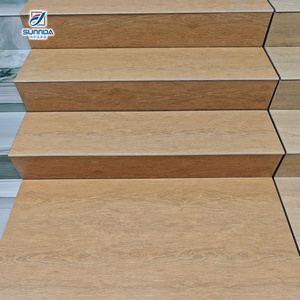 Modernas y Elegantes Baldosas de Porcelana para Escaleras con Textura de Madera, Mármol, Dorado y Plateado Brillante para el Piso de la Entrada - Product Image 1