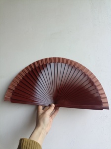 พัดไม้สีขาวล้วน พัดพับได้สั่งทำได้ ทนทาน ของขวัญงานแต่งงาน ทำด้วยมือ - Product Image 4