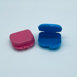 Boîte à prothèses dentaires LYU03030-1XS, style ouverture centrale, étui léger pour appareil orthodontique et <span class=keywords><strong>aligneur</strong></span>, pour soins dentaires quotidiens - Product Image 2