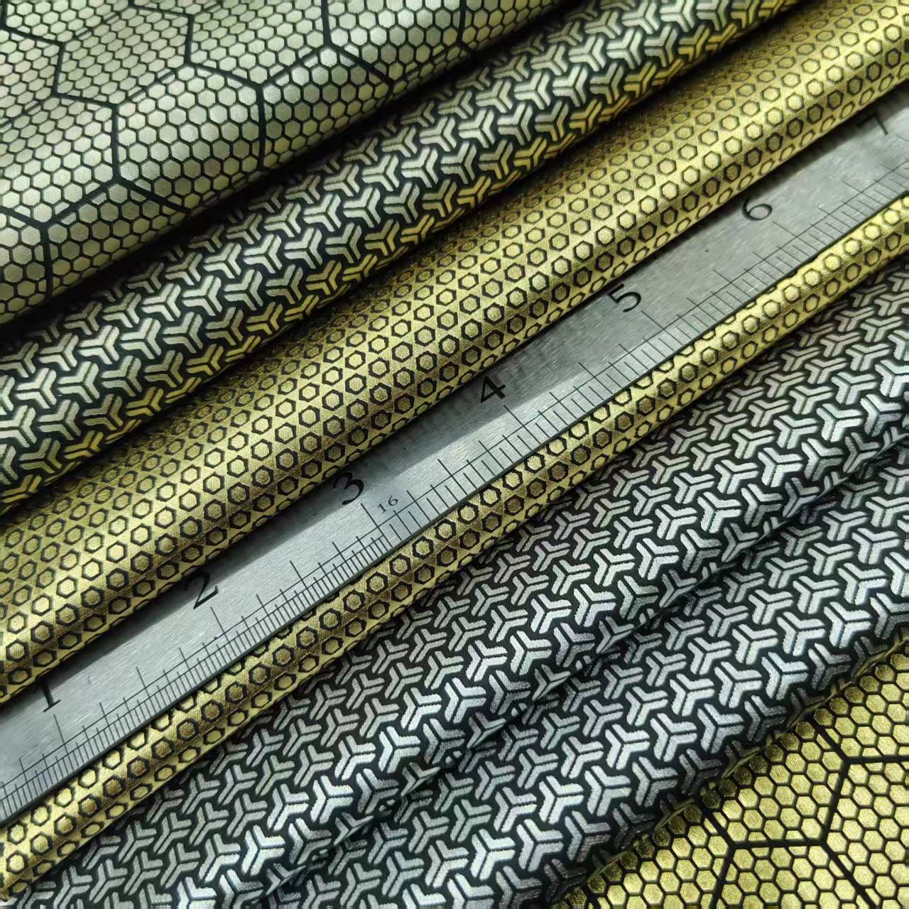 Heat-Insulation Keep Warm Polyester Microfiber Silver Coating Functional Woven Fabric for Winter Jackets Lining