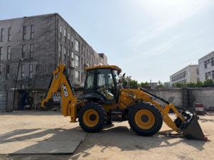 รถตักล้อยาง JCB 4CX มือสอง สภาพดี ราคาถูก เหมาะสำหรับงานซ่อมถนน จัดสวน ขุดวางท่อ และงานขุดร่อง - Product Image 3