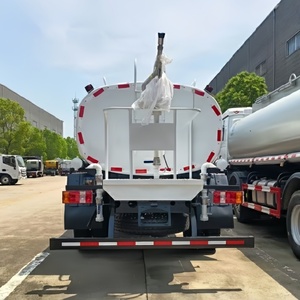 Camión Cisterna de Agua China Sinotruk HOWO 4X2, Camiones Cisterna de Agua de 9cbm en Venta - Product Image 4