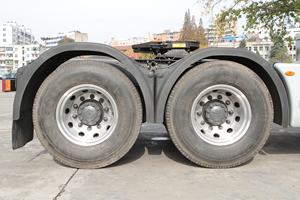 Dongfeng Cinquième Roue Tracteur Camion 6x4 375HP Marque Nouvelle <span class=keywords><strong>Remorque</strong></span> Tracteur Tête Camion - Product Image 5