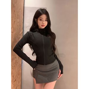 2025 Quick-Dry Women's Long-Sleeve Sports Jacket Tight-Fitting Yoga Top for Outdoor Running Protection Sun Protective <strong>Clothing</strong> - Product Image 4