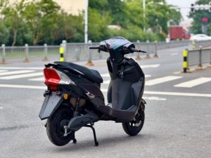 Motocicletta Elettrica Y4-FH con Motore Brushless da 1200W, 60km/h, Ammortizzatore Idraulico e Freno a Disco per Adulti - Product Image 5