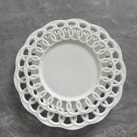 Assiettes de présentation plates en céramique blanches européennes de 6/8/10/12 pouces avec bord ajouré pour événements et mariages