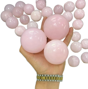 Colección de Esferas de Cuarzo Rosa Pulido para Decoración Artesanal con Temática de Amor para el Día de San Valentín - Product Image 5