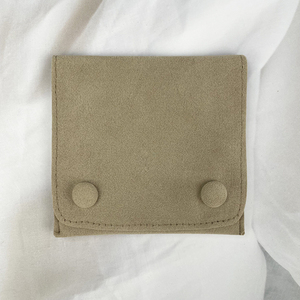 Pochettes à bijoux en microfibre personnalisées de luxe avec cordon de serrage, sacs cadeaux avec logo personnalisé pour contenants à bijoux - Product Image 1