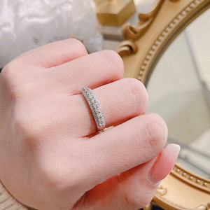 Anello Semplice Impilabile dal Design Classico per Donne - Product Image 4