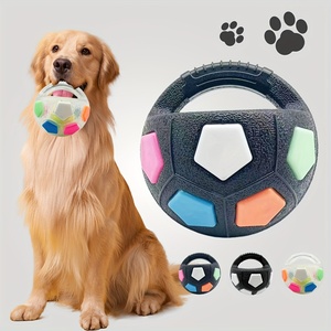 Yeni futbol şekilli köpek çiğnemek oyuncak açık eğitim ve interaktif oyun için dayanıklı diş çıkarma kabartma gıcırtılı top - Product Image 1