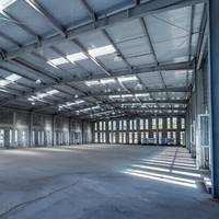 Entrepôt logistique préfabriqué en structure métallique isolée, usine intégrée, atelier en acier, conception moderne, projet global